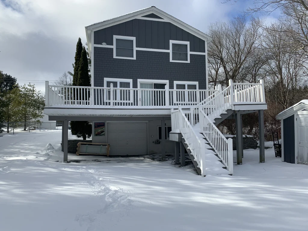 Old deck in Uniondale before replacement